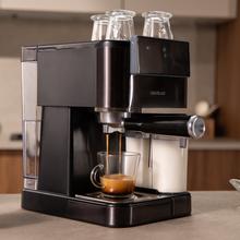 Power Espresso ColdBrew Latte Dark Cafetera semiautomática con sistema Coldbrew, pantalla táctil y depósito de leche.