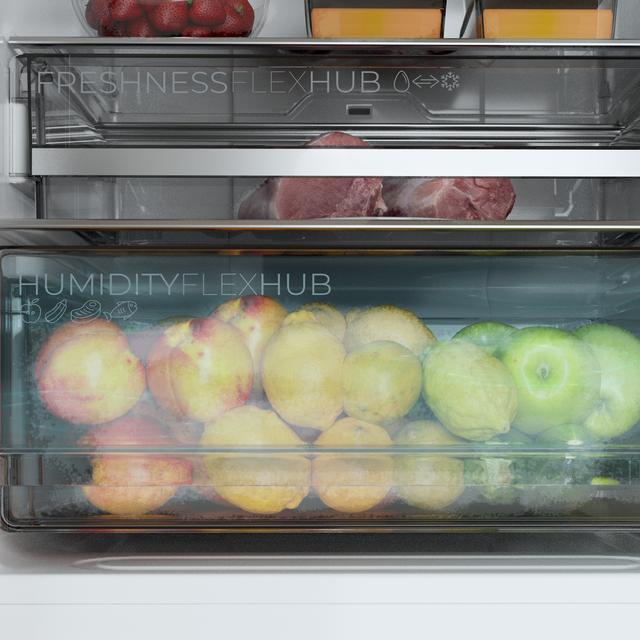 Bolero CoolMarket Combi 335 White E Réfrigérateur-congélateur blanc pose libre, 195,3 cm de hauteur, 59,5 cm de largeur, capacité de 335 L, No Frost, compresseur Inverter Plus, compartiment Fresh Flex 0 ºC avec contrôle de l'humidité, Multi AirFlow, Fast Cooling et Fast Freezing, bac à fruits et légumes, lumière LED, contrôle électronique, porte réversible, clayettes en verre et classe E.