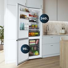Bolero CoolMarket Combi 335 White E Réfrigérateur-congélateur blanc pose libre, 195,3 cm de hauteur, 59,5 cm de largeur, capacité de 335 L, No Frost, compresseur Inverter Plus, compartiment Fresh Flex 0 ºC avec contrôle de l'humidité, Multi AirFlow, Fast Cooling et Fast Freezing, bac à fruits et légumes, lumière LED, contrôle électronique, porte réversible, clayettes en verre et classe E.