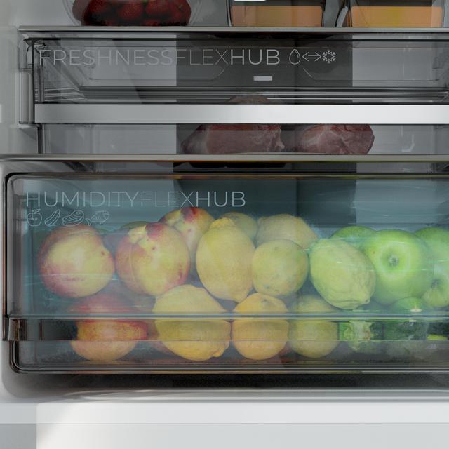 Bolero CoolMarket Combi 335 Black E Réfrigérateur-congélateur noir pose libre, 195,3 cm de hauteur, 59,5 cm de largeur, capacité de 335 L, No Frost, compresseur Inverter Plus, compartiment Fresh Flex 0 ºC avec contrôle de l'humidité, Multi AirFlow, Fast Cooling et Fast Freezing, bac à fruits et légumes, lumière LED, contrôle électronique, clayettes en verre et classe E.