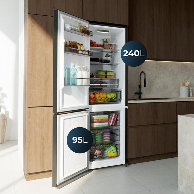 Bolero CoolMarket Combi 335 Black E Réfrigérateur-congélateur noir pose libre, 195,3 cm de hauteur, 59,5 cm de largeur, capacité de 335 L, No Frost, compresseur Inverter Plus, compartiment Fresh Flex 0 ºC avec contrôle de l'humidité, Multi AirFlow, Fast Cooling et Fast Freezing, bac à fruits et légumes, lumière LED, contrôle électronique, clayettes en verre et classe E.