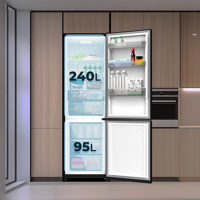 Bolero CoolMarket Combi 335 Black E Frigorífico combi negro de libre instalación, 195,3cm alto por 59,5cm ancho, Capacidad 335L, No Frost, Compresor Inverter Plus, Cajón temperatura variable Fresh Flex, Cajón con control de humedad,  Multi AirFlow, Fast Cooling y Fast Freezing, Luz Led, Apertura 90º,  Control electrónico, Puerta Reversible, Estantes de cristal y Clase E.