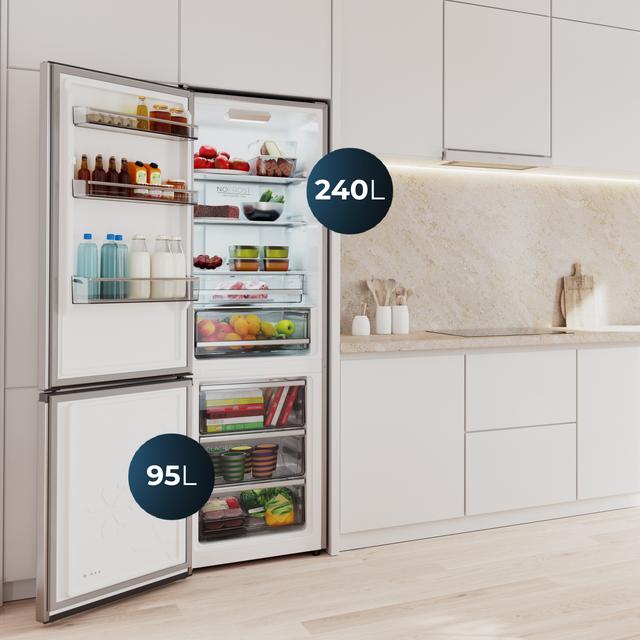 Bolero CoolMarket Combi 335 Inox E Réfrigérateur-congélateur inox pose libre, 195,3 cm de hauteur, 59,5 cm de largeur, capacité de 335 L, No Frost, compresseur Inverter Plus, compartiment Fresh Flex 0 ºC avec contrôle de l'humidité, Multi AirFlow, Fast Cooling et Fast Freezing, bac à fruits et légumes, lumière LED, contrôle électronique, porte réversible, clayettes en verre et classe E.