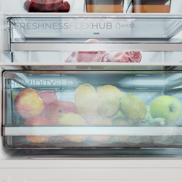 Bolero CoolMarket Combi 335 Inox E Réfrigérateur-congélateur inox pose libre, 195,3 cm de hauteur, 59,5 cm de largeur, capacité de 335 L, No Frost, compresseur Inverter Plus, compartiment Fresh Flex 0 ºC avec contrôle de l'humidité, Multi AirFlow, Fast Cooling et Fast Freezing, bac à fruits et légumes, lumière LED, contrôle électronique, porte réversible, clayettes en verre et classe E.