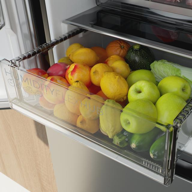 Bolero CoolMarket Combi 335 Dark E Réfrigérateur-congélateur inox foncé pose libre, 195,3 cm de hauteur, 59,5 cm de largeur, capacité de 335 L, No Frost, compresseur Inverter Plus, compartiment Fresh Flex 0 ºC avec contrôle de l'humidité, Multi AirFlow, Fast Cooling et Fast Freezing, bac à fruits et légumes, lumière LED, contrôle électronique, porte réversible, clayettes en verre et classe E.