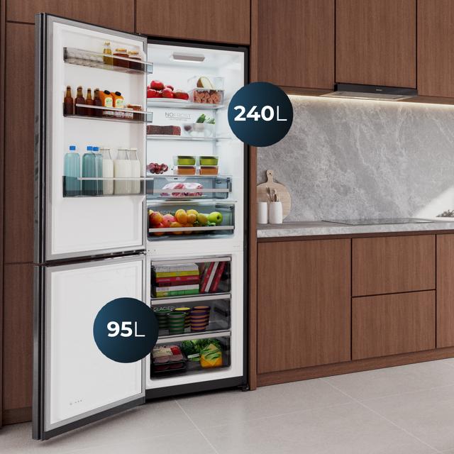 Bolero CoolMarket Combi 335 Black Glass E Réfrigérateur-congélateur en verre noir pose libre, 195,3 cm de hauteur, 59,5 cm de largeur, capacité de 335 L, No Frost, compresseur Inverter Plus, compartiment Fresh Flex 0 ºC avec contrôle de l'humidité, Multi AirFlow, Fast Cooling et Fast Freezing, bac à fruits et légumes, lumière LED, contrôle électronique, porte réversible, clayettes en verre et classe E.