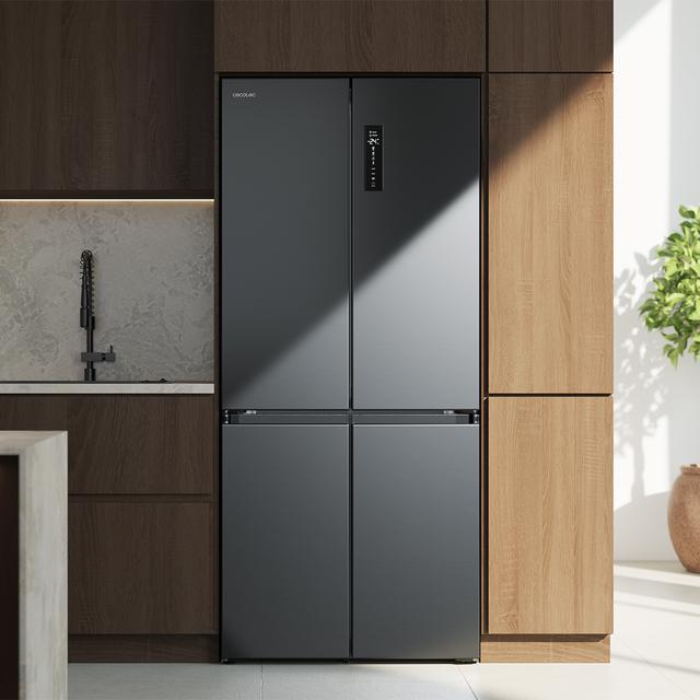 Bolero CoolMarket 4D 456 SBI Dark E Frigorífico 4 Puertas, Semi-Integrable, Ventilación frontal, MetalFlexCooling, Zona convertible (frigorífico-congelador), NoFrost, Esterilización por iones, Extra Capacidad Max Inside 456 Litros, Compresor Inverter Silencioso 35dB, Funciones SuperCool y SuperFreeze, Modo Vacaciones, Display