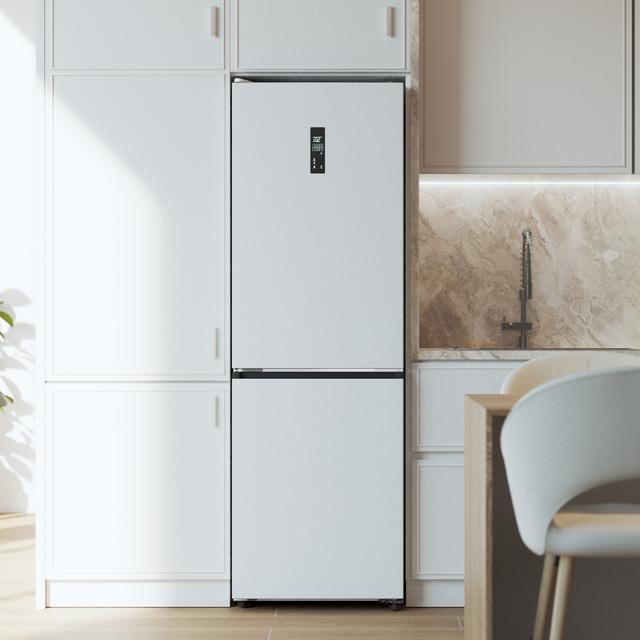 Bolero CoolMarket Combi 409 White C Weißer Kombikühlschrank, Klasse C, MAX INSIDE mit VIP-Technologie, Cool Matrix, Schublade mit variabler 6-Temperatur-Einstellung und Feuchtigkeitskontrolle, Total No Frost, Inverter Plus-Kompressor, Multi AirFlow, 409 l, 185 x 59,5 cm, Schnellkühl- und Schnellgefrierfunktionen, Smart-Modus, Green HUB XL, Außendisplay, Türen wechselbar, Flaschenregal und Glasablagen.