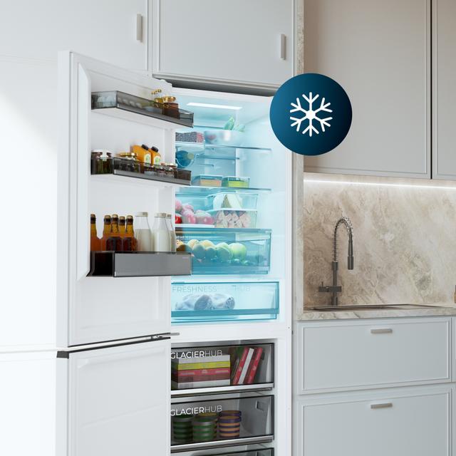 Bolero CoolMarket Combi 409 White C Weißer Kombikühlschrank, Klasse C, MAX INSIDE mit VIP-Technologie, Cool Matrix, Schublade mit variabler 6-Temperatur-Einstellung und Feuchtigkeitskontrolle, Total No Frost, Inverter Plus-Kompressor, Multi AirFlow, 409 l, 185 x 59,5 cm, Schnellkühl- und Schnellgefrierfunktionen, Smart-Modus, Green HUB XL, Außendisplay, Türen wechselbar, Flaschenregal und Glasablagen.