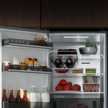 Bolero CoolMarket Combi 409 Inox C Frigorífico Combi Inox, Clase C, MAX INSIDE con VIP tech, Cool Matrix, Cajón Variable 6 temperaturas con control de humedad, Total No Frost, Compresor Inverter Plus, Multi AirFlow, 409 L, 185x59,5cm, Funciones Fast Cooling y Fast Freezing, Modo Smart, Green HUB XL, Display Exterior, Puertas Reversibles, Botellero y Bandejas Cristal.