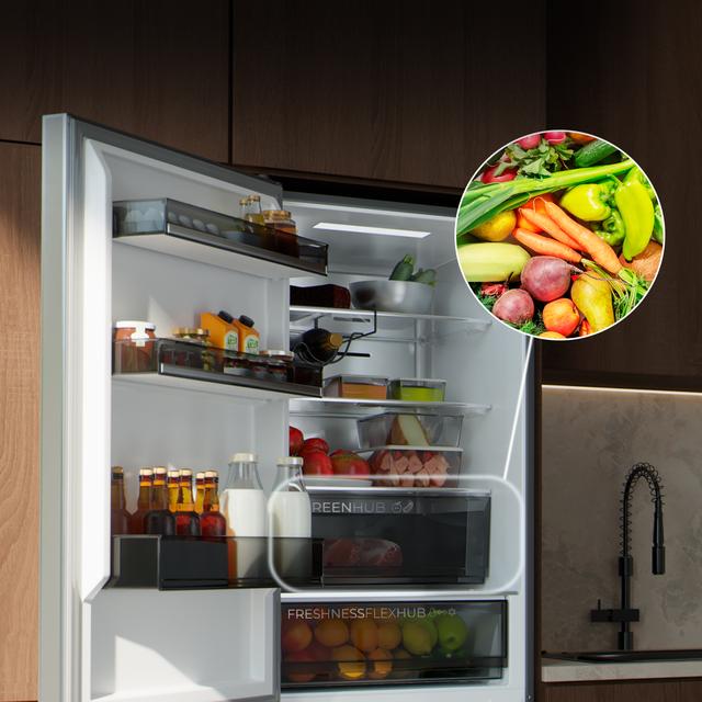 Bolero CoolMarket Combi 409 Inox C Frigorífico Combi Inox, Clase C, MAX INSIDE con VIP tech, Cool Matrix, Cajón Variable 6 temperaturas con control de humedad, Total No Frost, Compresor Inverter Plus, Multi AirFlow, 409 L, 185x59,5cm, Funciones Fast Cooling y Fast Freezing, Modo Smart, Green HUB XL, Display Exterior, Puertas Reversibles, Botellero y Bandejas Cristal.