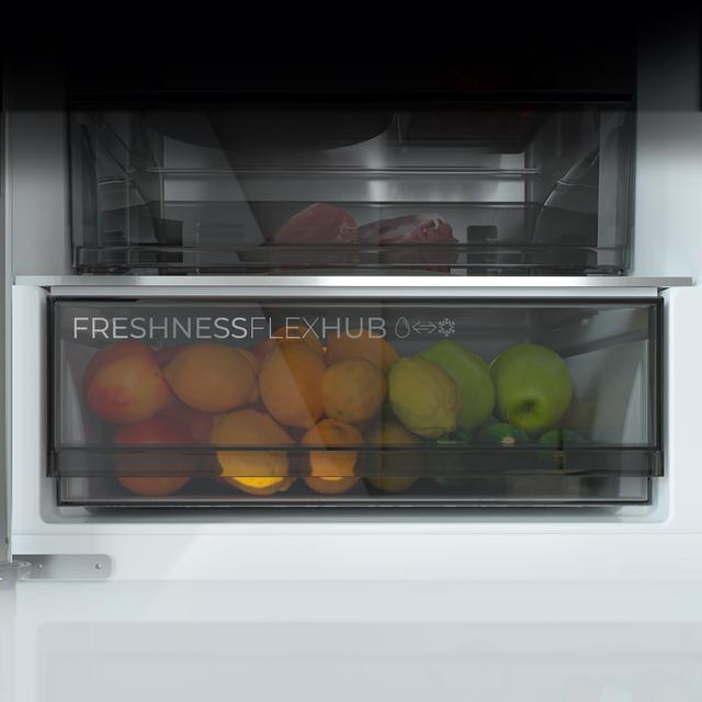 Bolero CoolMarket Combi 409 Inox C Frigorífico Combi Inox, Clase C, MAX INSIDE con VIP tech, Cool Matrix, Cajón Variable 6 temperaturas con control de humedad, Total No Frost, Compresor Inverter Plus, Multi AirFlow, 409 L, 185x59,5cm, Funciones Fast Cooling y Fast Freezing, Modo Smart, Green HUB XL, Display Exterior, Puertas Reversibles, Botellero y Bandejas Cristal.