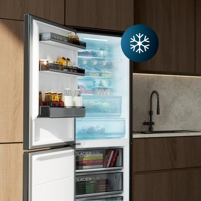 Bolero CoolMarket Combi 409 Black Glass C Kombikühlschrank aus schwarzem Glas, Klasse C, MAX INSIDE mit VIP-Technologie, Cool Matrix, Schublade mit variabler 6-Temperaturen-Einstellung und Feuchtigkeitskontrolle, Total No Frost, Inverter Plus-Kompressor, Multi AirFlow, 409 l, 185 x 59,5 cm, Schnellkühl- und Schnellgefrierfunktionen, Smart-Modus, Green HUB XL, Außendisplay, Türen umkehrbar, Flaschenregal und Glastabletts.