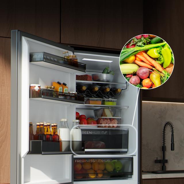 Bolero CoolMarket Combi 409 Black Glass C Frigorífico Combi Cristal Negro, Clase C, MAX INSIDE con VIP tech, Cool Matrix, Cajón Variable 6 temperaturas con control de humedad, Total No Frost, Compresor Inverter Plus, Multi AirFlow, 409 L, 185x59,5cm, Funciones Fast Cooling y Fast Freezing, Modo Smart, Green HUB XL, Display Exterior, Puertas Reversibles, Botellero y Bandejas Cristal.