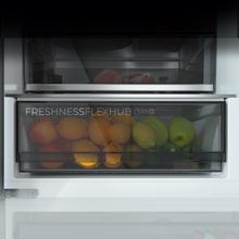 Bolero CoolMarket Combi 409 Black Glass C Frigorífico Combi Cristal Negro, Clase C, MAX INSIDE con VIP tech, Cool Matrix, Cajón Variable 6 temperaturas con control de humedad, Total No Frost, Compresor Inverter Plus, Multi AirFlow, 409 L, 185x59,5cm, Funciones Fast Cooling y Fast Freezing, Modo Smart, Green HUB XL, Display Exterior, Puertas Reversibles, Botellero y Bandejas Cristal.