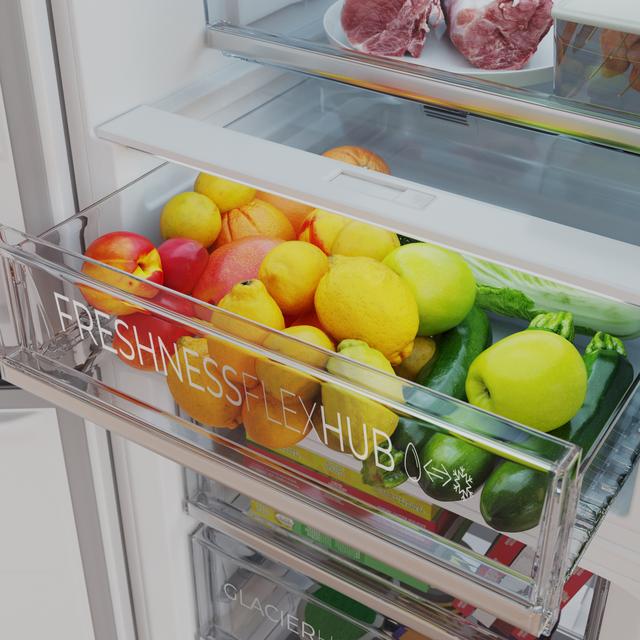 Bolero CoolMarket Combi 456 White Glass C Frigorífico Combi Cristal Blanco, Clase C, MAX INSIDE con VIP tech, Cool Matrix, Cajón Variable 6 temperaturas con control de humedad, Total No Frost, Compresor Inverter Plus, Multi AirFlow, 456 L, 201x59,5cm Funciones Fast Cooling y Fast Freezing, Modo Smart, Green HUB XL, Display Exterior, Puertas Reversibles, Botellero y Bandejas Cristal.