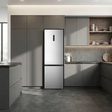 Bolero CoolMarket Combi 336 Inox A Frigorífico Combi Inox Clase A, Apertura 90º, Total No Frost, Fresh Flex, Humidity Flex, Gran Capacidad 336L, Compresor Inverter Plus, Multi AirFlow, Modo ECO, Fast Freezing, Puerta Reversible, Display Exterior, Botellero, Ultra Silencioso 35dB, Medidas 59,5×57,9×201,72 cm
