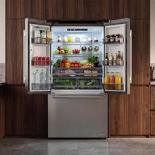 Bolero CoolMarket FD 579 Inox E Frigorífico americano de porta francesa em acabamento de aço inoxidável com Super Capacidade 576L, Arrefecimento MetalFlex, HUB Verde XL, HUB Verde Duplo, Pegas de Metal, AuraLED, Ecrã Interior Eletrónico, Total NoFrost, Compressor Inverter Plus, Arrefecimento Rápido & e Modo Inteligente