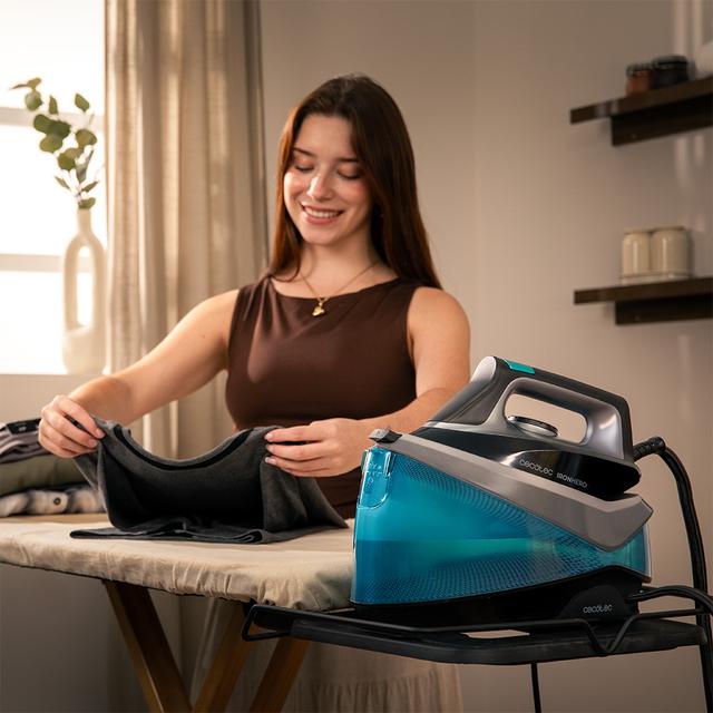 IronHero H-2800 Station Centro de planchado vertical de 2800 W con suela cerámica Turbo Slide y vapor continuo de 135 g/min, ideal para eliminar arrugas fácilmente.Incluye tecnología I-Pump, punta de precisión, control de temperatura y sistema antical Cyclo Clean para un rendimiento duradero. Seguridad garantizada con apagado automático Smart Auto Off.