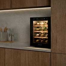 Bolero GrandSommelier 1255 CoolCrystal Vinoteca Termoeléctrica, Capacidad 12 Botellas, Silenciosa 35dB, Temperatura 8 a 18ºC, Humedad 50%-80%, Estantes Metálicos, Control Táctil, Clase E, Luz LED, Negra