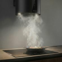 Bolero Flux DRT 358000 Black A++ Hotte aspirante murale ronde de 35 cm de diamètre, aspiration jusqu’à 715 m3/h, finition peinte en noir, classe A++, moteur DC, contrôle tactile, filtres à charbon inclus.