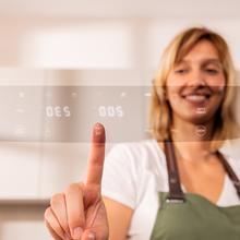 Cecofry FoodCourt 18000 4Pizza Freidora de aire y horno de 18L con piedra para pizza, pantalla a color y sincronización para resultados perfectos.