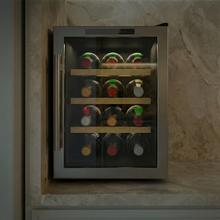 Bolero GrandSommelier 1255 CoolWood Vinoteca Termoeléctrica Pequeña, Capacidad 12 Botellas, Silenciosa 35dB, Temperatura 8 a 18ºC, Humedad 50%-80%, Estantes de Madera, Control Táctil, Clase E, Luz LED, Acero Inox