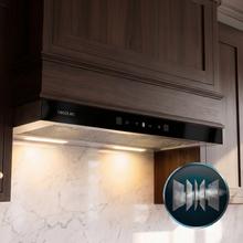 Bolero Flux TLT 604400 Glass Black A+++ Hotte aspirante télescopique de 60cm, avec 431,2 m³/h de puissance d'aspiration, classe A+++, contrôle tactile invisible, verre avant noir, corps en acier inoxydable, moteur DC, Hand Movement Control, fonction Booster, filtres lavables, option de filtres à charbon incluse.