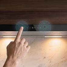 Bolero Flux TLT 604400 Glass Black A+++ Hotte aspirante télescopique de 60cm, avec 431,2 m³/h de puissance d'aspiration, classe A+++, contrôle tactile invisible, verre avant noir, corps en acier inoxydable, moteur DC, Hand Movement Control, fonction Booster, filtres lavables, option de filtres à charbon incluse.