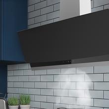 Bolero Flux DT 904400 Matt Black A+++ Exaustor Decorativo de 90 cm em vidro mate e brilhante, chaminé em aço inoxidável, com 416,5 m³/h de sucção, classe A+++, motor DC, controlo tátil invisível, controlo por movimento da mão, 3 velocidades, função Booster, luz LED, filtros de alumínio, opção de filtros de carbono incluídos.