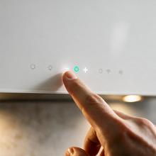 Bolero Flux DT 907500 Matt White A+++Cecotec Cappa aspirante decorativa da 90 cm in vetro bianco opaco e bianco lucido con dettagli color rame, canna fumaria in acciaio inox, con aspirazione da 717,2 m³/h, classe A+++, motore BLDC, touch control, Hand Movement Control, doppia funzione Booster, funzione Air Cleaning, Wifi per l'utilizzo di app, luce LED, filtri in alluminio, opzione filtro al carbonio inclusa.