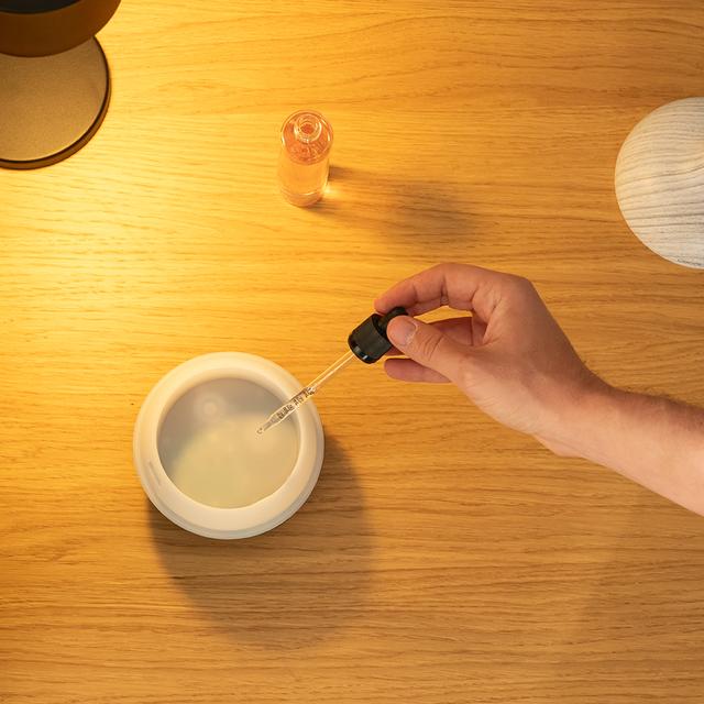 Pure Aroma 150 Yang White Humidificador ultrasónico con difusor de aromas, depósito de hasta 150 ml y 7 colores LED.