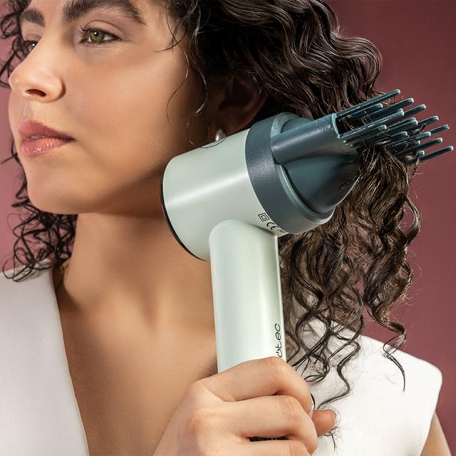 DryNova 3 en 1 Baya DryNova 3in1 Berry: Secador de Pelo Brushless Compacto y Ligero con Potente Motor de 1600 W, 110,000 RPM, Silencioso y Duradero, 3 accesorios, con Generador de Iones y Múltiples Ajustes