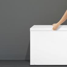 Bolero CoolMarket Chest 293P White E Cecotec Bolero CoolMarket Chest 293P White E - Congelador Horizontal 293L, Cesta con asas, Control Electrónico LED, UltraContact D-Cool, Dual Function, Puerta ZeroG (80º-30º), Fast Freezing y Diseño Compacto