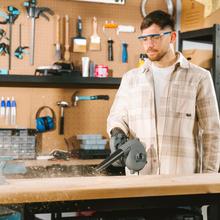 AirForce 720 Soplador de cable con 700W de potencia. Libertad de movimiento, cable 3m. Multifunción con múltiples accesorios. Máxima versatilidad.