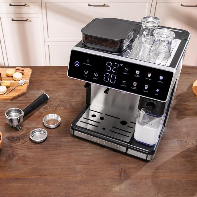 Power Espresso 20 Barista Grind & Latte Macchina del caffè Espresso Barista con macinacaffè e serbatoio del latte.