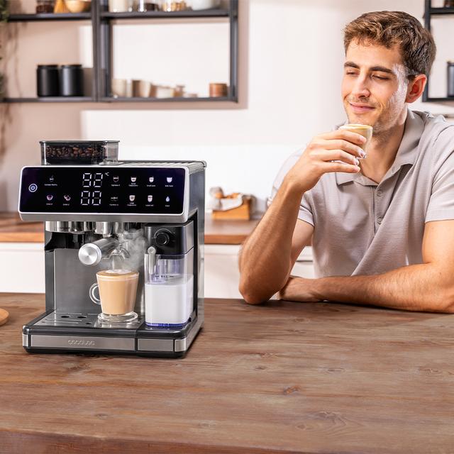 Power Espresso 20 Barista Grind & Latte Macchina del caffè Espresso Barista con macinacaffè e serbatoio del latte.