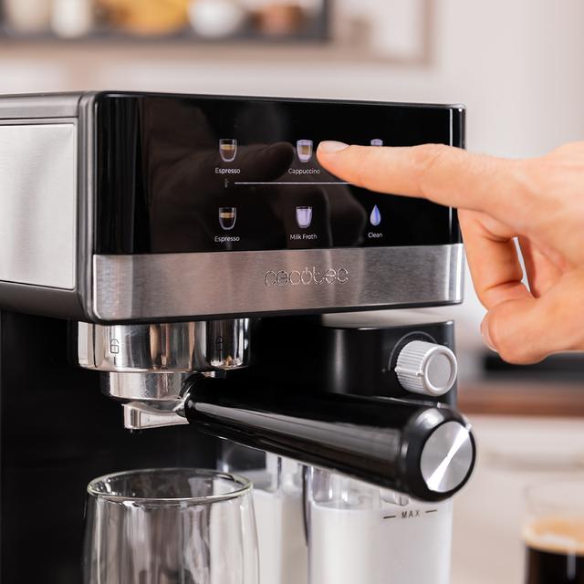 Power Espresso 20 Touch & Cream Cafetera semiautomática táctil con depósito de leche.