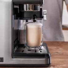 Power Espresso 20 Touch & Cream Cafetera semiautomática táctil con depósito de leche.