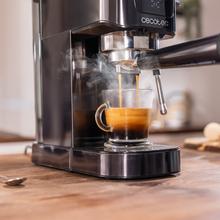 Power Espresso 20 Touch Espresso and cappuccino machine, with 20 bars and adjustable steam nozzle.
