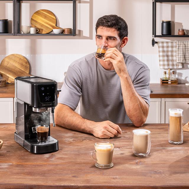 Power Espresso 20 Touch Espresso and cappuccino machine, with 20 bars and adjustable steam nozzle.
