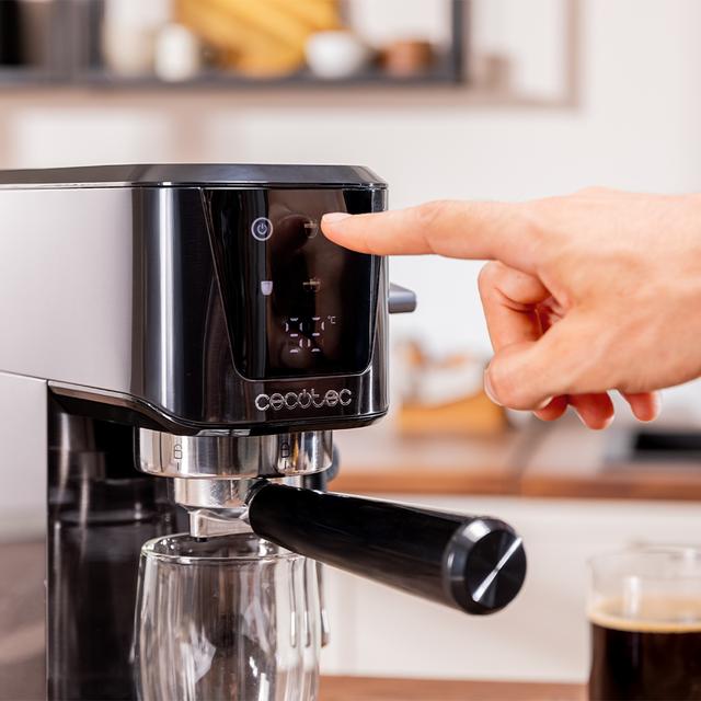Power Espresso 20 Touch Espresso and cappuccino machine, with 20 bars and adjustable steam nozzle.