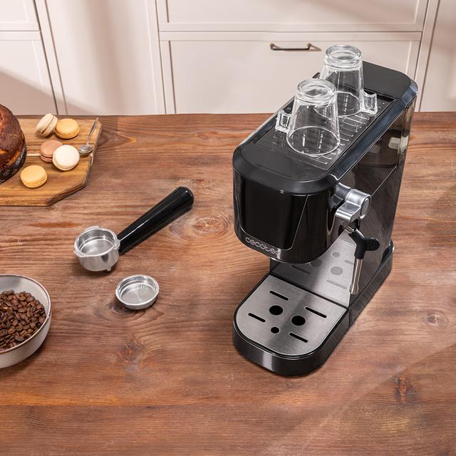 Power Espresso 20 Touch Espresso and cappuccino machine, with 20 bars and adjustable steam nozzle.