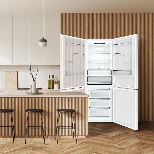 Bolero CoolMarket Combi 356i White E Réfrigérateur Combi blanc, 356 L, largeur 59,5 cm, hauteur 200 cm, Total NoFrost, Multi Airflow, congélation rapide, FreshnessFlex HUB, HumidityFlex HUB et porte réversible - Éclairage LED et affichage intérieur
