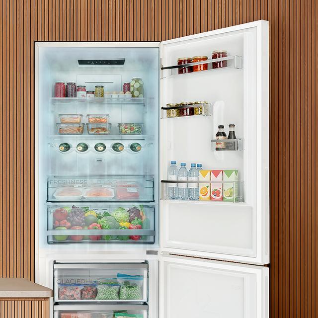 Bolero CoolMarket Combi 356i White E Réfrigérateur Combi blanc, 356 L, largeur 59,5 cm, hauteur 200 cm, Total NoFrost, Multi Airflow, congélation rapide, FreshnessFlex HUB, HumidityFlex HUB et porte réversible - Éclairage LED et affichage intérieur