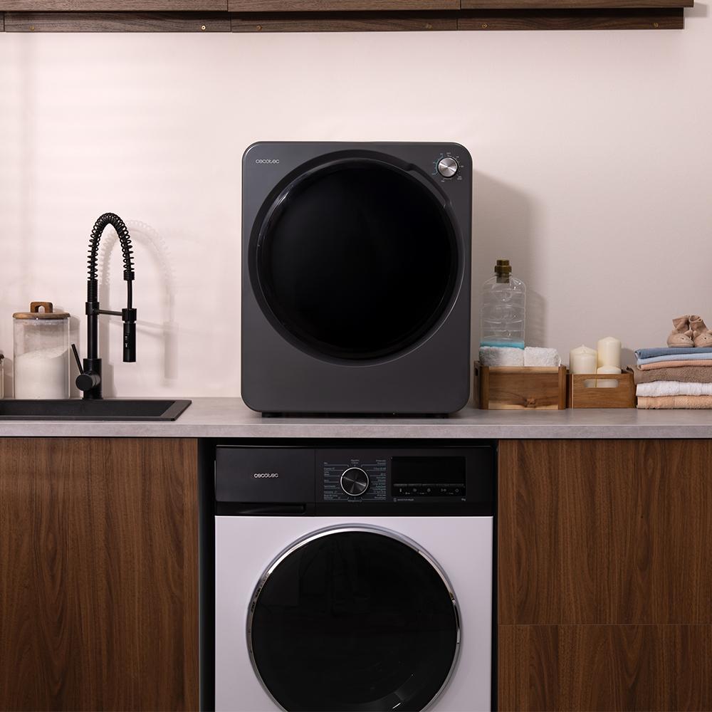 Secadora compacta CECOTEC Bolero DressCode Dry 3150V Dark instalada sobre lavadora