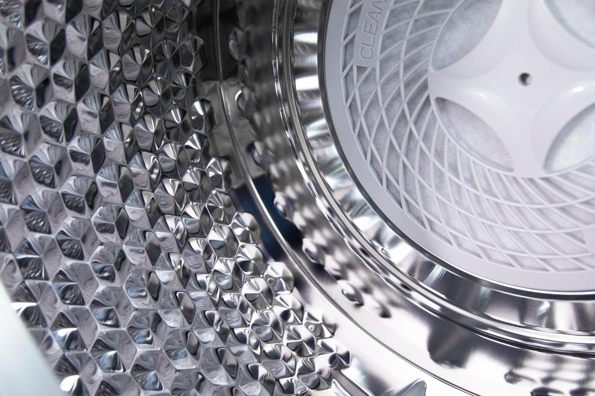 Delicado con tus prendas, impermeable al desgaste.