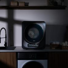 Bolero DressCode Dry 3400V Dark Secadora compacta de evacuación de 3 kg dark de capacidad, pantalla FullColor, 8 programas, secado automático inteligente, tambor Inox con giro bidireccional, función UV Care, Dry Shoe Pro, función antiarrugas, Delay Start, KidLock e instalación flexible.