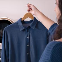 Bolero DressCode Dry 3600V Gold Secadora compacta de evacuación blanca de 3 kg de capacidad, detalle oro cromado, pantalla con iconos a color, 12 programas, secado automático, función vapor y UV Care, tambor Inox con giro bidireccional y sistema antiarrugas Anti-Wrinkle Motion, accesorio para zapatos y funciones Delay Start, KidLock, Modo Refresh.