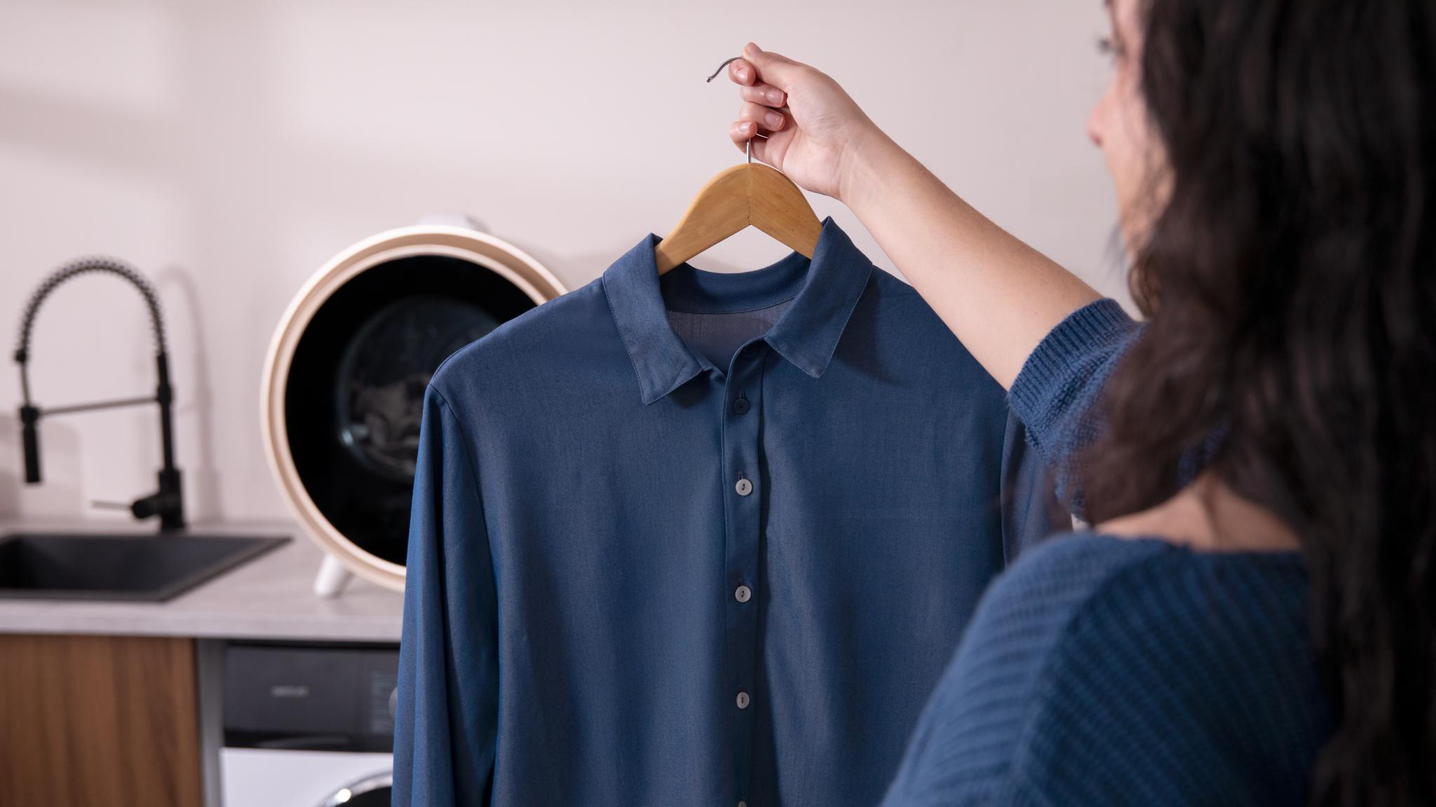 Alisa las prendas con vapor